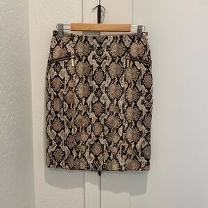 Michael Kors
Midi Skirt
For women 
Snake Skin Print 
Size 4